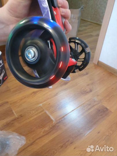 Самокат новый световые колеса