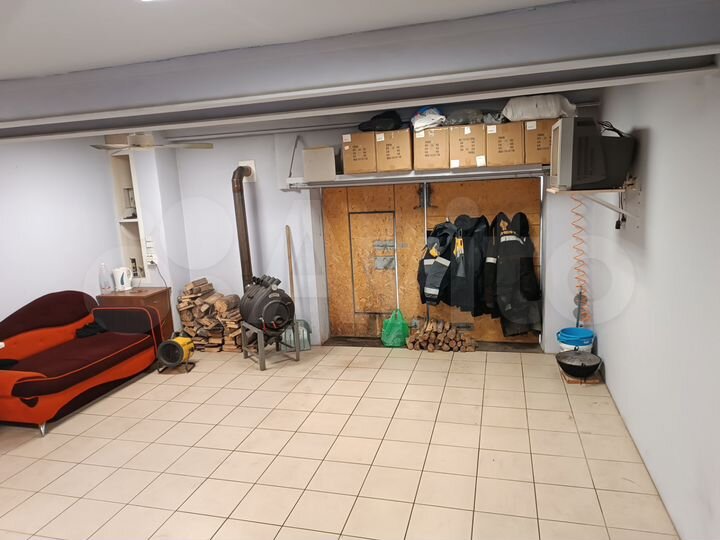Гараж, > 30 м²