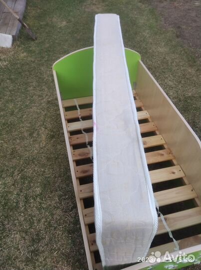 Детская кровать с матрасом