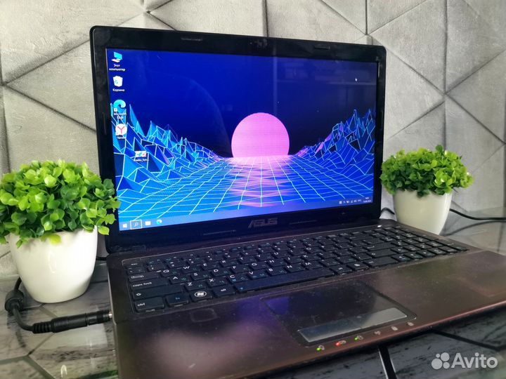 Ноутбук asus/i3/4GB/Две Видеокарты
