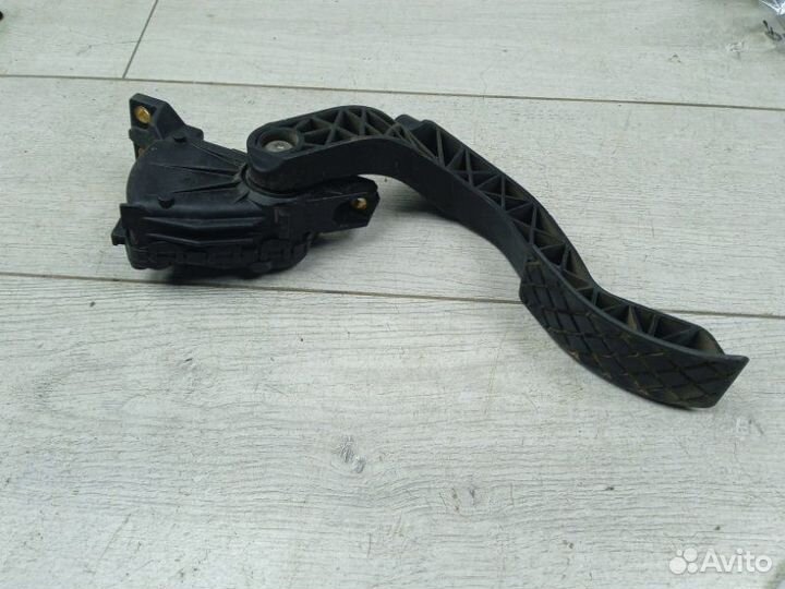 Педаль газа Volkswagen Passat 1.8 2000