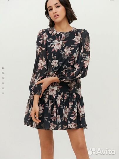 Чёрное платье мини с цветочным принтом
