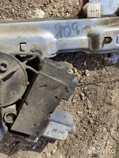 Стеклоподъемник передний правый Peugeot 308 4A/C