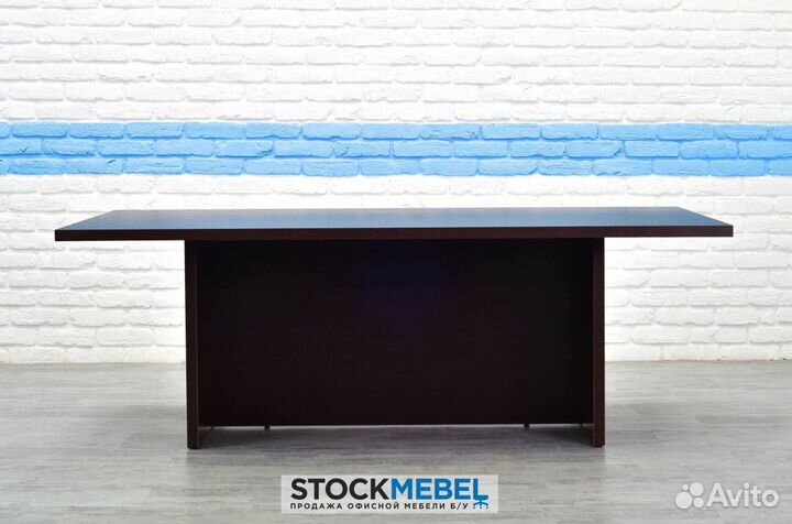 Офисная мебель. Стол