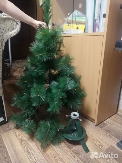 Отдам искусственную ель новогоднюю