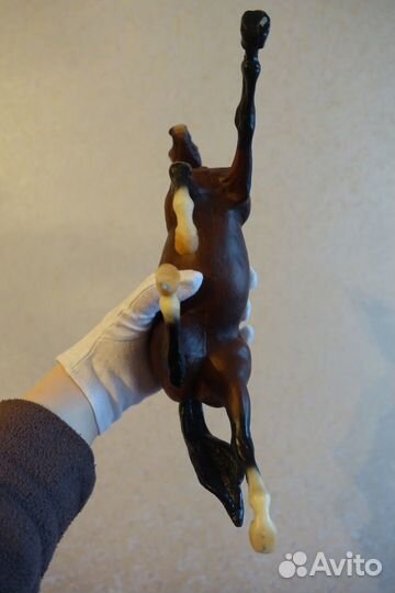 Фигурка лошади Breyer, 1:9