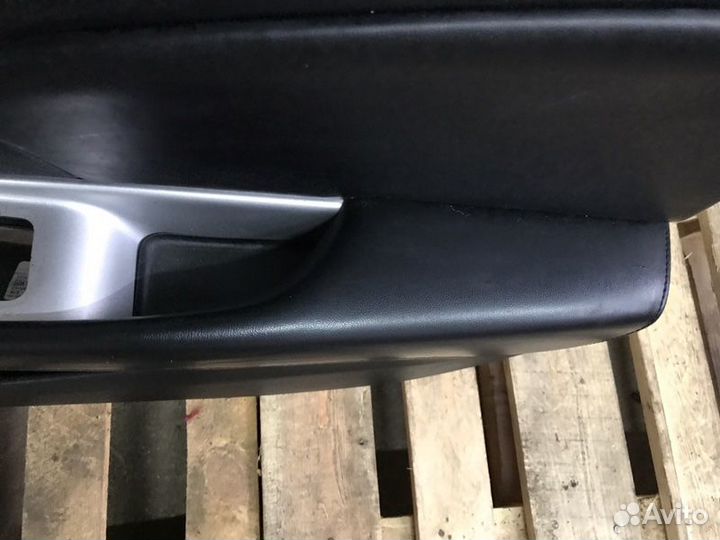 Обшивка двери передней правой Dodge Journey 2013