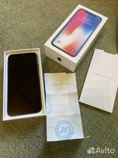 Телефон iPhone X 64Gb