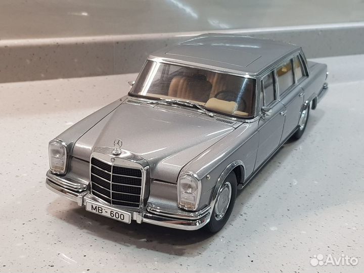 Модель автомобиля Autoart Mercedes w100 1:18