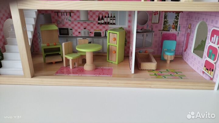 Кукольный домик с мебелью