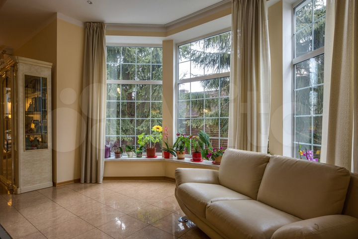 Дом 447 м² на участке 16 сот.