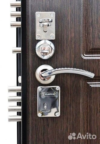 Металлическая дверь с зеркалом