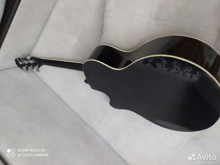 Акустическая гитара