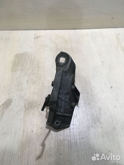 Кронштейн двигателя левый Ауди 80 Б4 893199307A