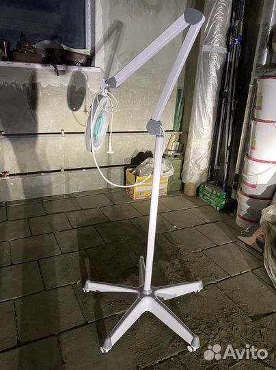 Косметологическая лампа-лупа атисмед лл на штативе