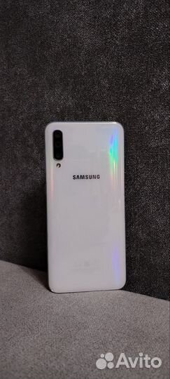 Samsung Galaxy A50, 4/64 ГБ