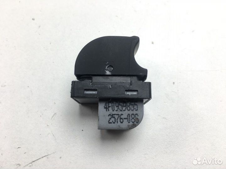 Кнопка стеклоподъемника задняя левая Audi A6 4F2