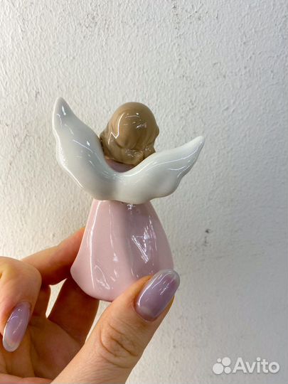 Фарфоровая статуэтка ангел