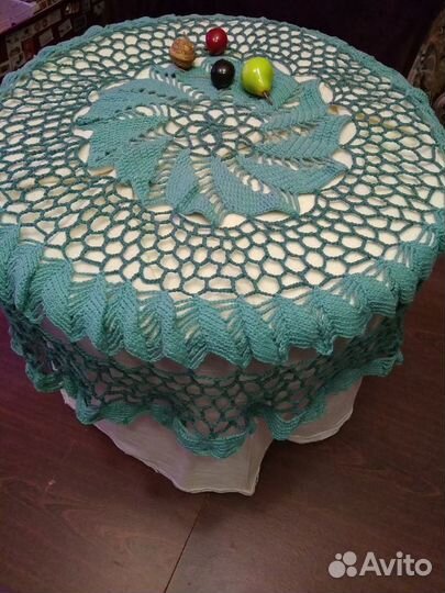 Двухцветная ажурная скатерть на круглый стол