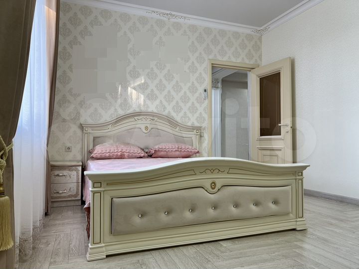 2-к. квартира, 70 м², 1/8 эт.