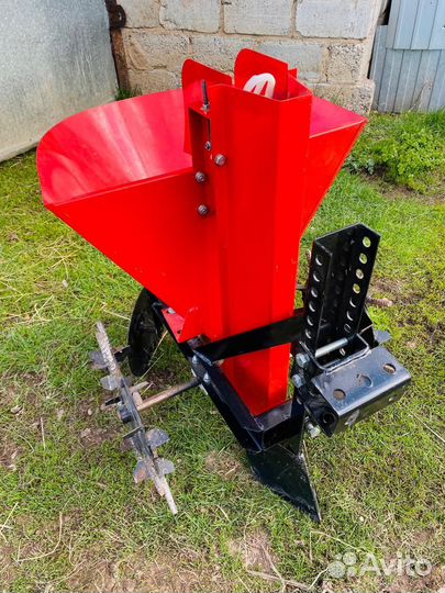 Картофелесажалка для мини трактора