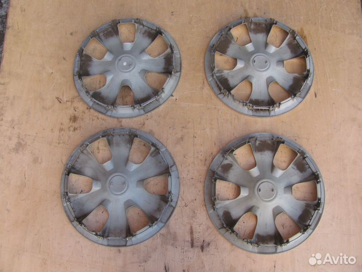 Колпаки Toyota Avensis Camry R16