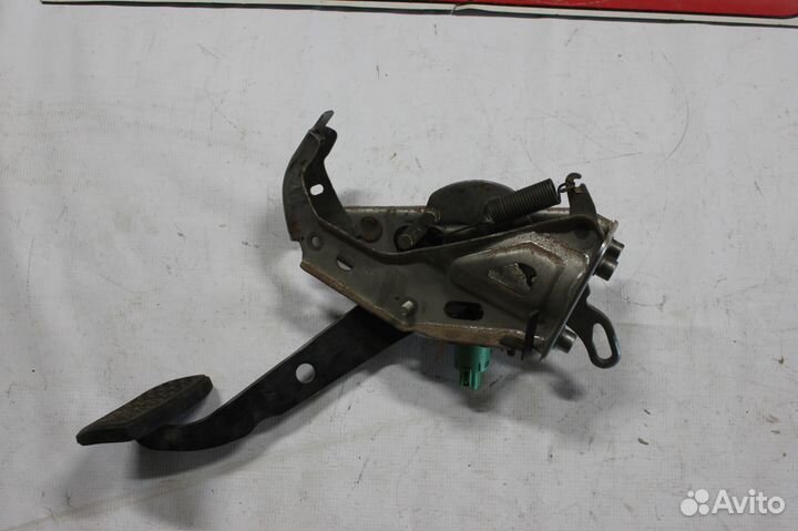 Педаль тормоза Toyota / Lexus