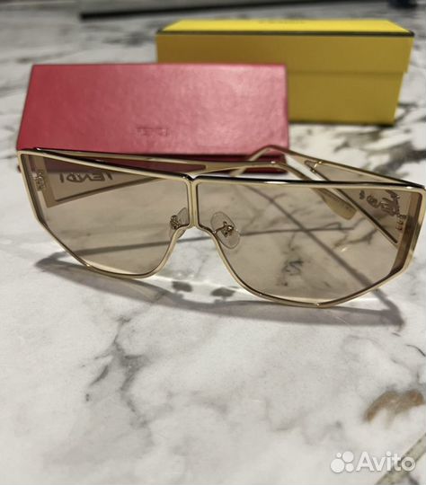 Солнцезащитные очки женские fendi