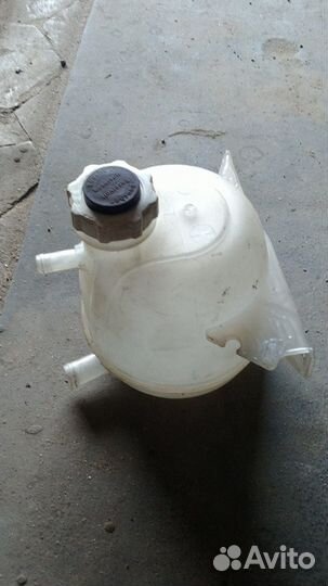 Расширительный бачок на renault