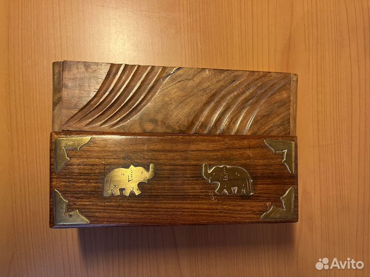 Шкатулка из красного дерева и кости