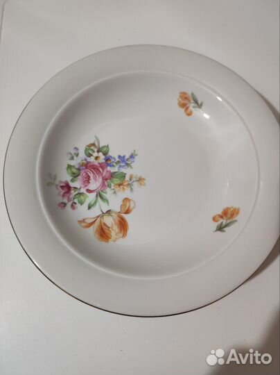 Менажница, тарелки