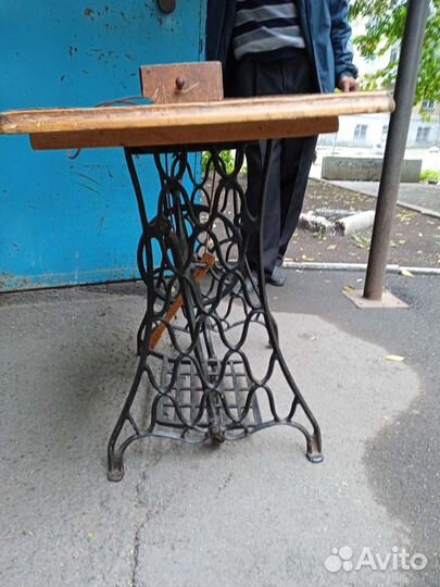 Швейная машина бу на станине СССР