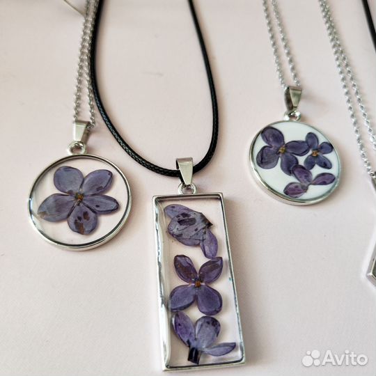 Кулон с сиренью