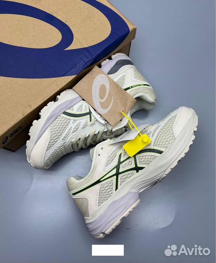 Кроссовки женские