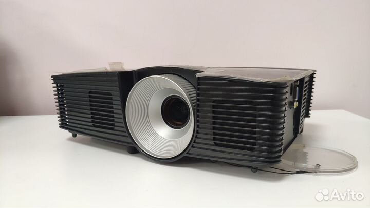 Проектор яркий для домашнего кинотеатра Acer с 3D