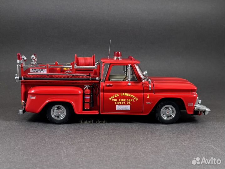 1/18 Chevrolet C-20 Fire Truck 1965 (SunStar)