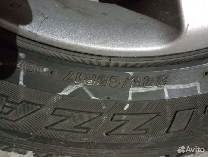 Bridgestone Blizzak Ice 235/65 R17