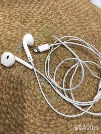 Наушники Apple EarPods (Lightning), белый