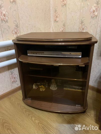 Компьютерный стол,диван, столы-раскладушки, тумбоч