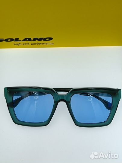 Солнцезащитные очки цвета морской волны