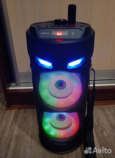 Блютуз колонка новая с микрофоном караоке в наличи