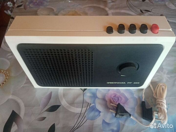 Радиоприёмник трёхпрограмный электроника