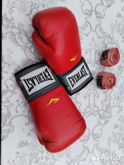 Боксерские перчатки everlast 14 oz