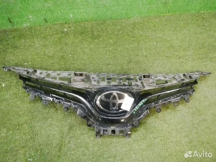 Решетка радиатора Toyota Camry