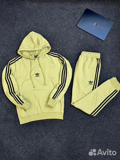 Спортивный костюм adidas