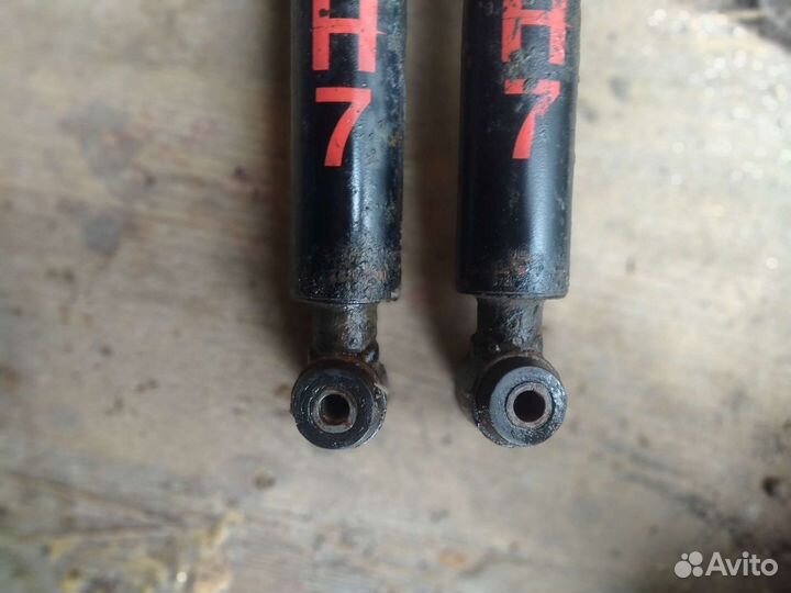 Задние стойки амортизаторов Мерседес
