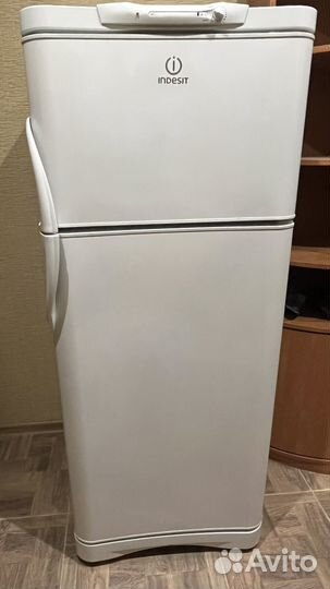 Холодильник бу Indesit