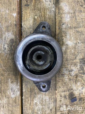 Подушка крепления двигателя передняя Mercedes-Benz