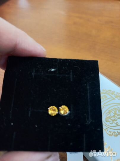 Золотые серьги-пусеты