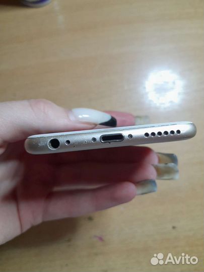Телефон iPhone 6s